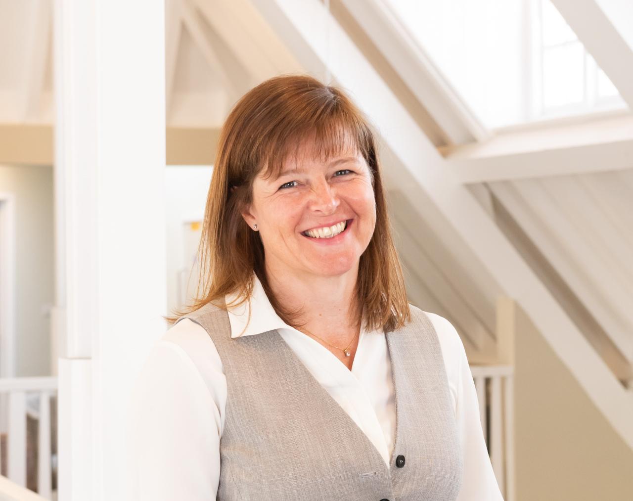 Theresa Tingle headshot