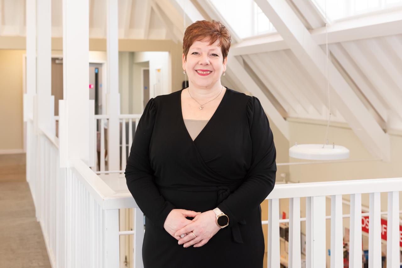 Sharon Brookes headshot 