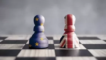 Chessboard with EU and UK flag pieces.